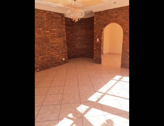 4 BEDROOM HOUSE FOR SALE IN THERESAPARK